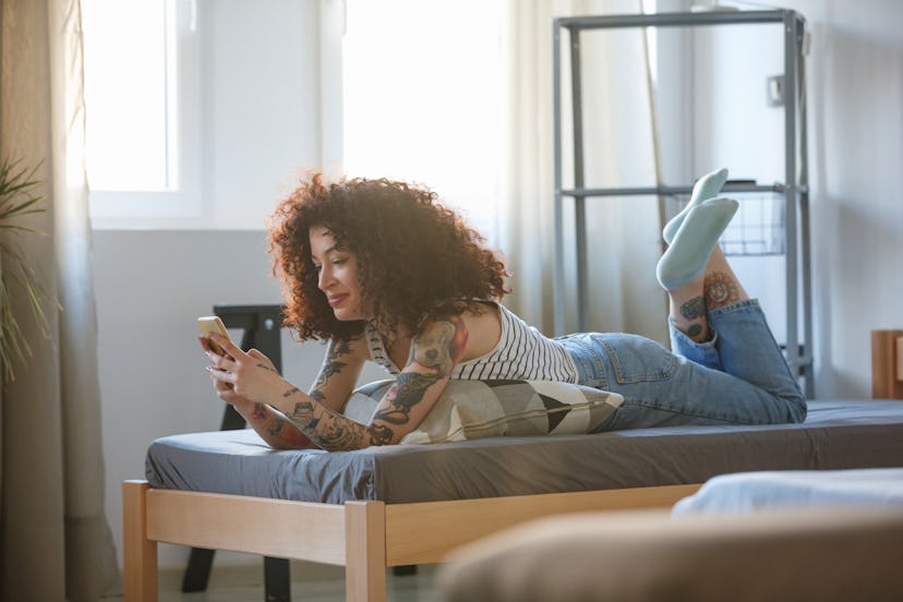 10 Flirty Games To Play Over Text With Your Crush
