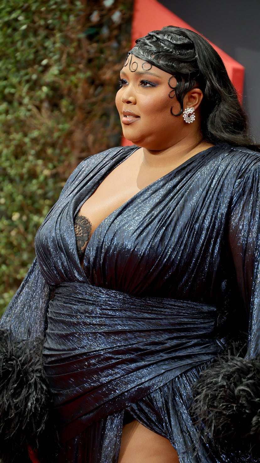 At the 2022 BET Awards, Lizzo rocked one of the best hairstyles and makeup looks on the red carpet.