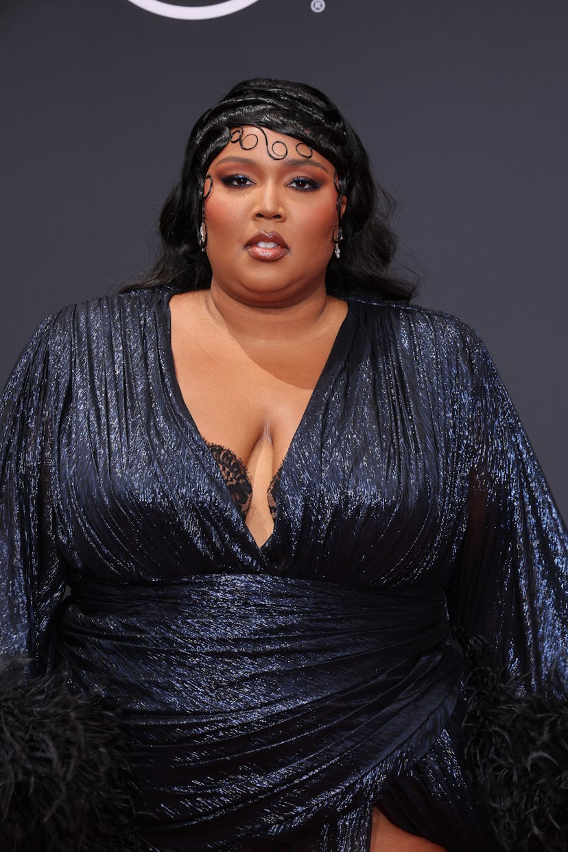 At the BET Awards in 2022, Lizzo stole the show with one of the best hairstyles and makeup looks on ...