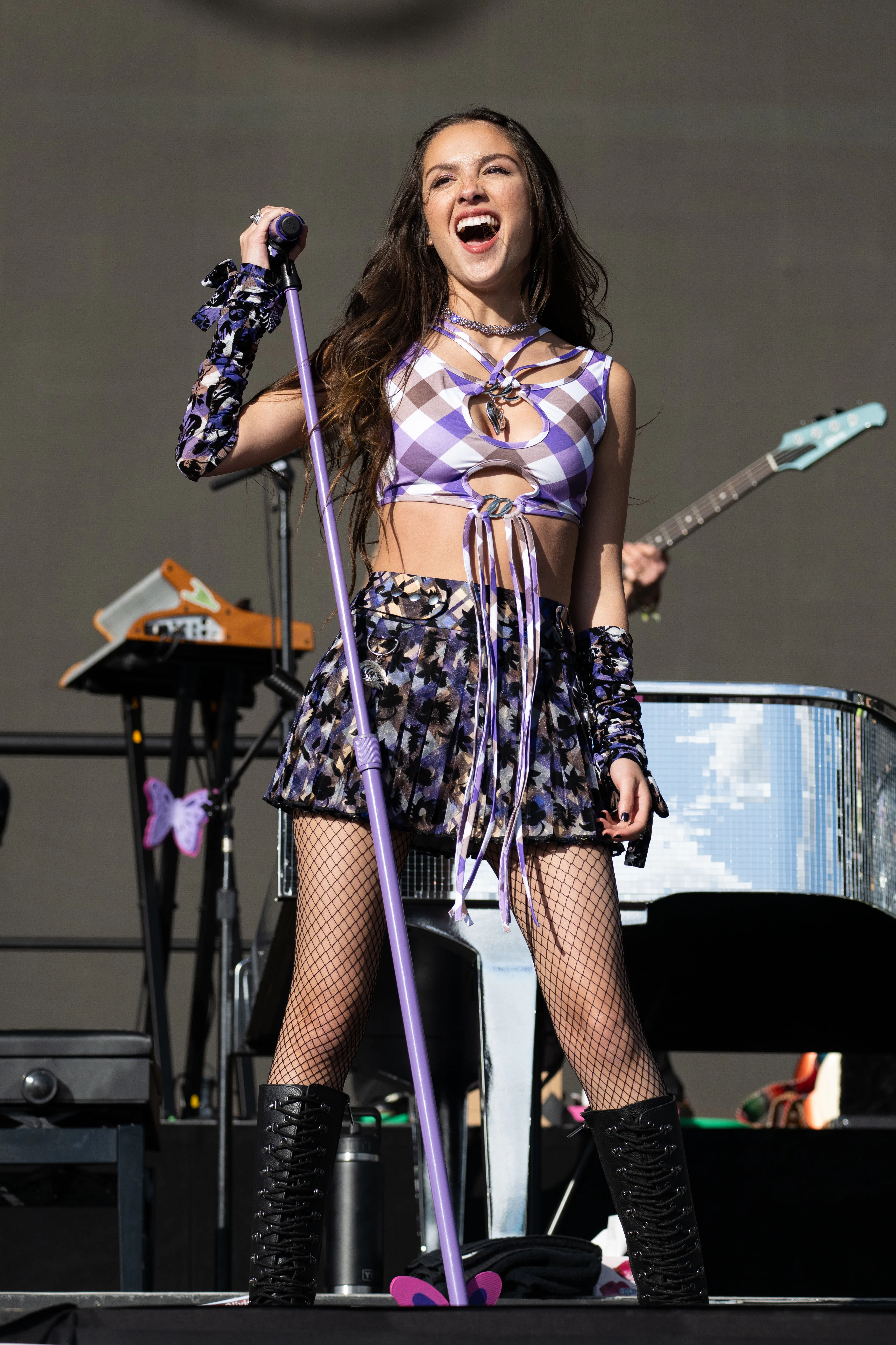 olivia-rodrigo-s-glastonbury-2022-outfit-included-a-chopova-lowena