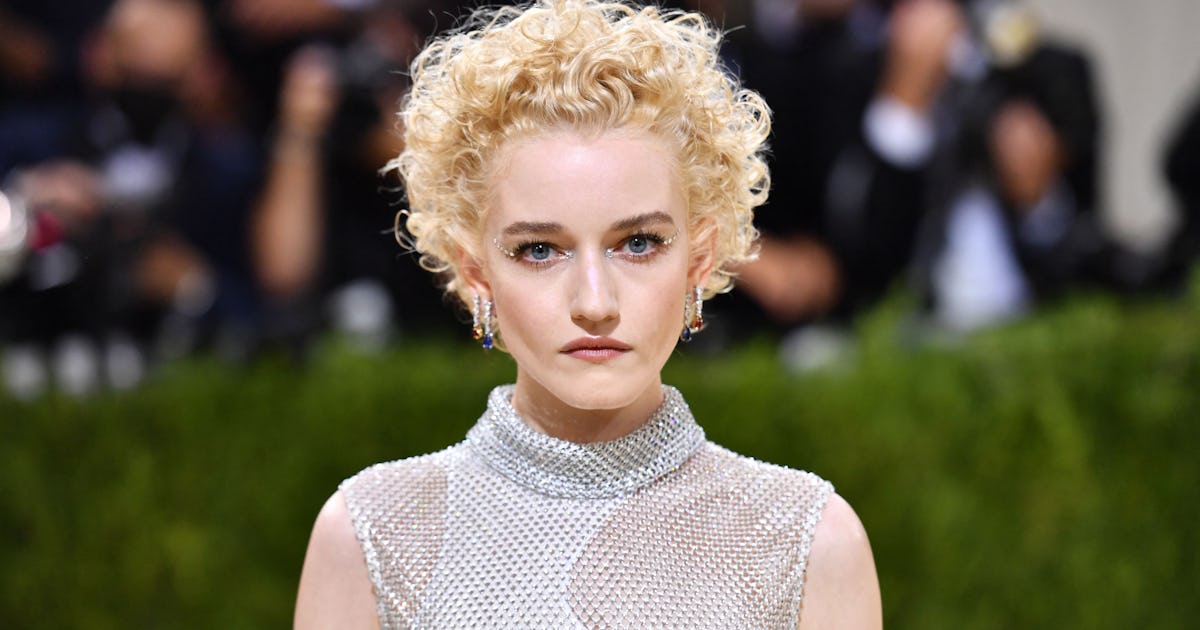 Everything We Know About Julia Garner-Starring 'Apartment 7A'