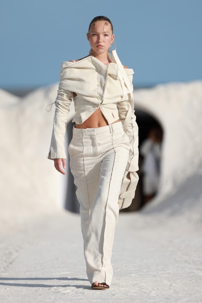 ARLES, FRANCE - JUNE 27: Lila Moss walks the runway during the "Le Papier (The Paper)" Jacquemus' Fa...