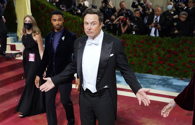 NEW YORK, NEW YORK - MAY 02: Elon Musk attends the 2022 Costume Institute Benefit celebrating In Ame...