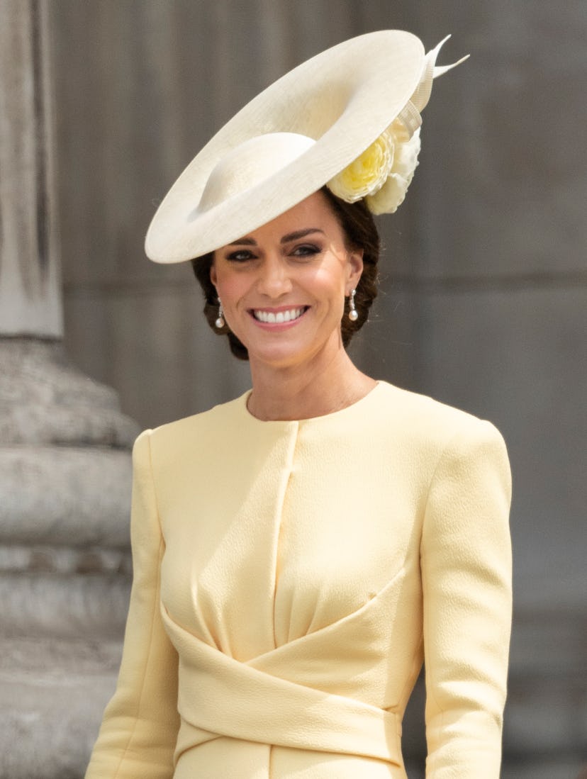 kate middleton wearing a pale yellow dress and matching hat at the jubilee celebrations on june 3, 2...