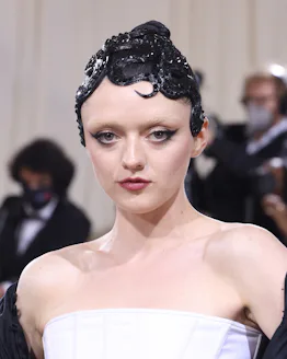 Bleached Eyebrows Are The Celeb-Beloved Beauty Trend Taking Over