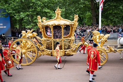 LONDON, ENGLAND - JUNE 05:  A hologram of Britain's Queen Elizabeth II during her coronation is proj...