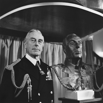 Louis Mountbatten, 1st Earl Mountbatten of Burma (1900 - 1979) with a bust of himself by sculptor Jo...