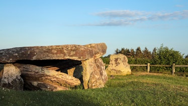 DORSTONE, ENGLAND 14TH JULY 2018 - Arthurs Stone - a neolithic burial chamber that has been linked t...