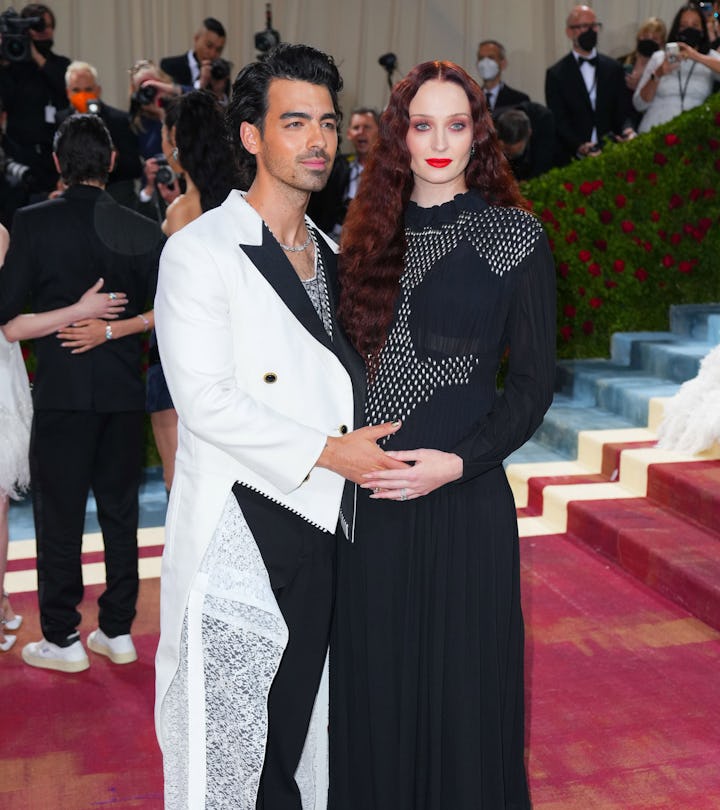 NEW YORK, NEW YORK - MAY 02: Sophie Turner and Joe Jonas attend The 2022 Met Gala Celebrating "In Am...