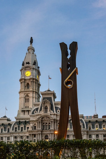 Clothes-pin sculpture and City Hall in Philadelphia
