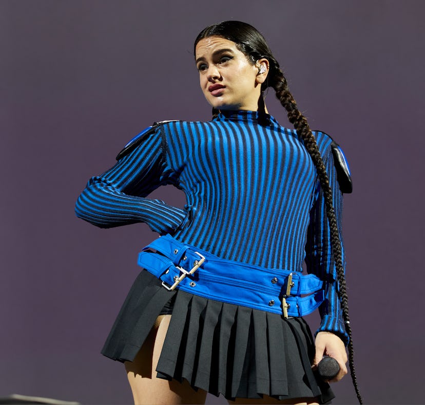 Clips from Rosalía's 'Motomami World Tour' went viral thanks to the singer's signature pose.