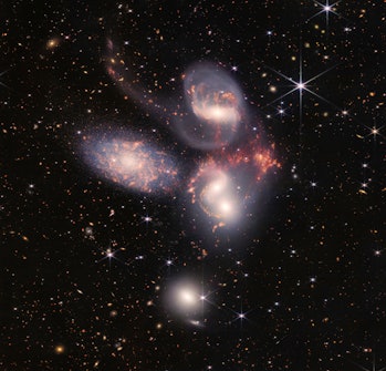 EN EL ESPACIO - 12 DE JULIO: En esta imagen publicada proporcionada por la NASA, el telescopio espacial James Webb de la NASA revela...