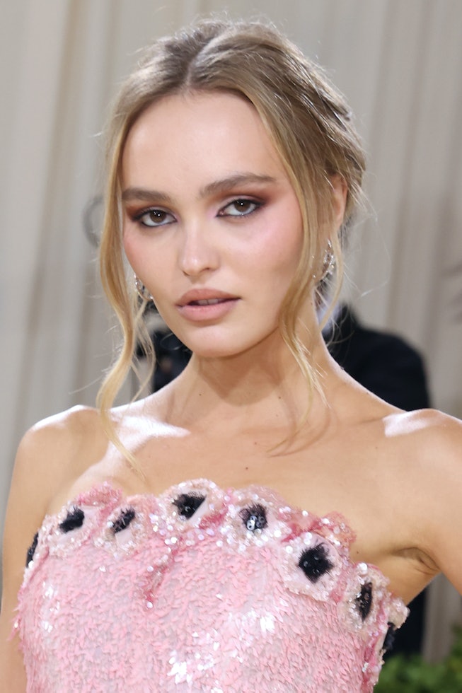 NEW YORK, NEW YORK - SEPTEMBER 13: Lily-Rose Depp attends the 2021 Met Gala benefit "In America: A L...