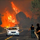 Sheriffs yell to drivers to evacuate the area off of Pentz Road during the Camp Fire in Paradise, Ca...