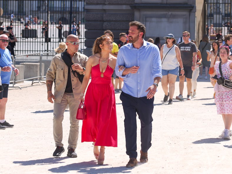Jennifer Lopez and Benn Affleck's honeymoon fashion is effortlessly loved up.
