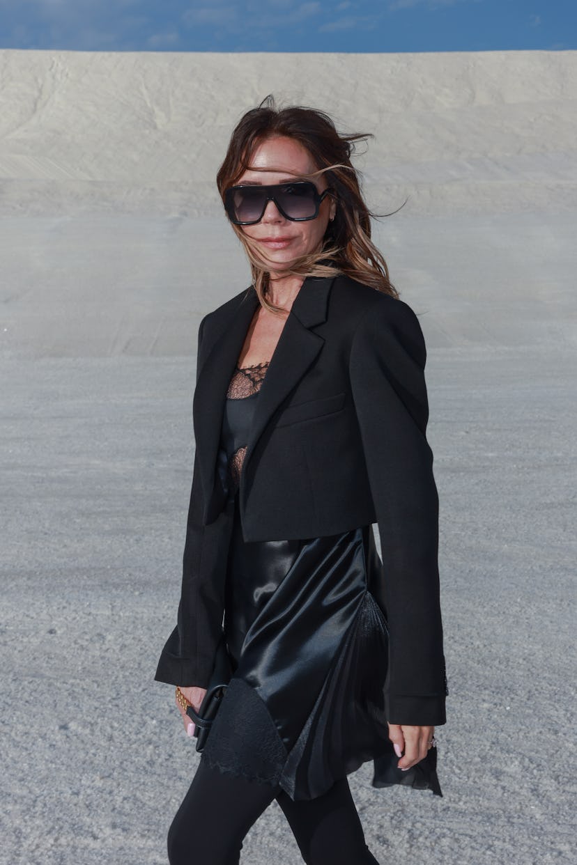 Victoria Beckham attends the "Le Papier (The Paper)" Jacquemus' Fashion Show