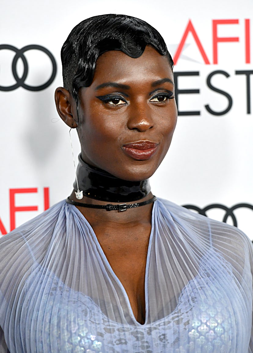 Jodie Turner-Smith wears her short hair in glossy finger waves at the "Queen & Slim" premiere in Hol...