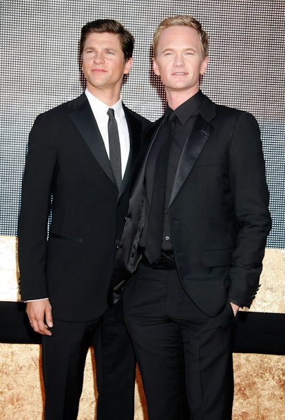 David Burtka y Neil Patrick Harris llegan a la 59.a entrega anual de los Primetime Emmy Awards en el Shrine A...