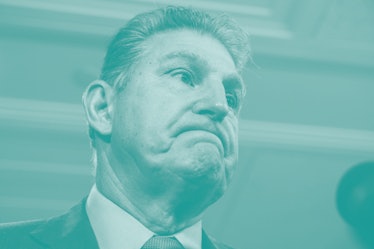 美国——7月19日:主席、西弗吉尼亚州民主党参议员乔·曼钦。他在参议院外与媒体交谈……