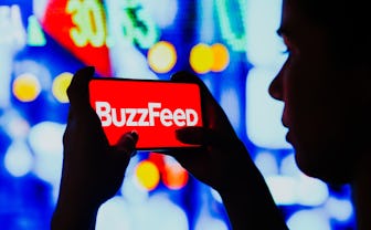 BRAZIL - 2022/06/06: In this photo illustration, a silhouetted woman holds a smartphone with the Buz...