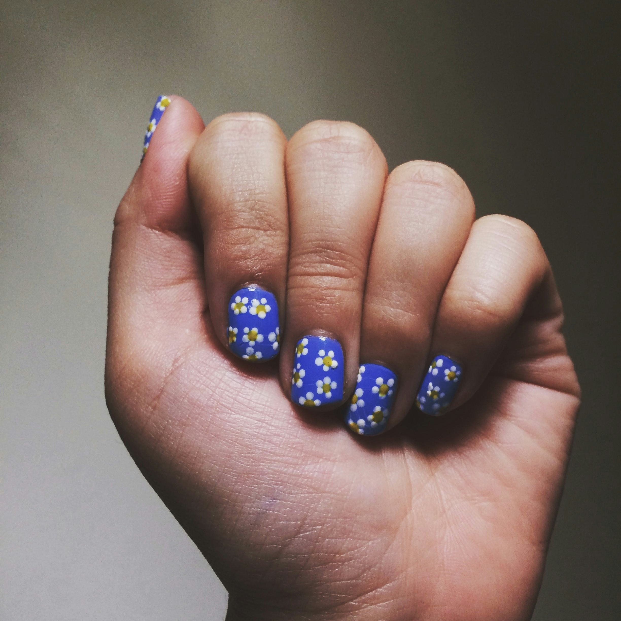EASY FLOWER NAIL ART FOR BEGINNERS - YouTube