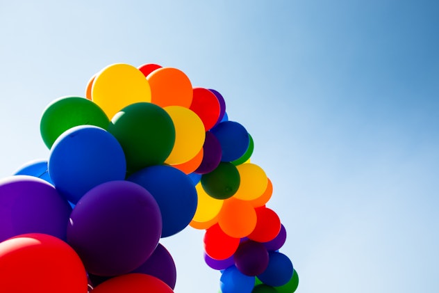 Rainbow ballons arch in an article about rainbow baby announcement ideas