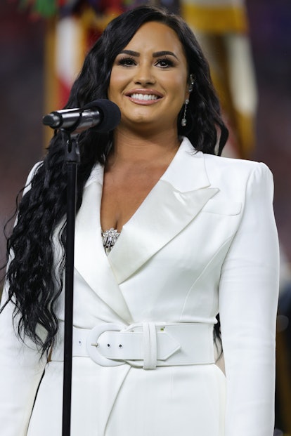 Demi Lovato Iconic Beauty Moments: her light makeup and big lashes for her performance of the nation...