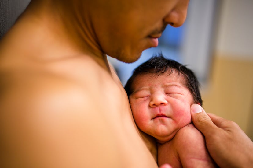 A father and baby skin-to-skin after the labor