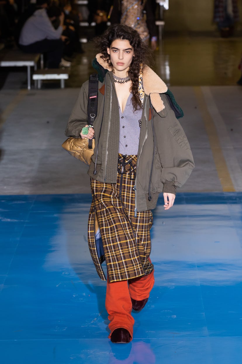 '90s Grunge Is One Of Fall 2022's Biggest Fashion Trends