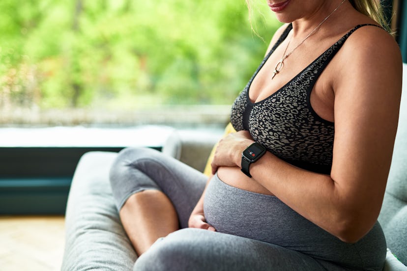 pregnant women in her third trimester nausea and is vomiting a sign of labor?