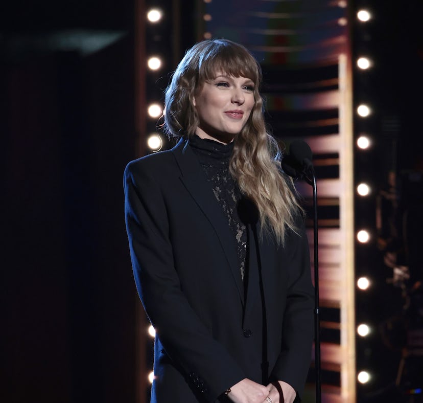 'Twilight: New Moon' director Chris Weitz revealed Taylor Swift almost appeared in the movie.