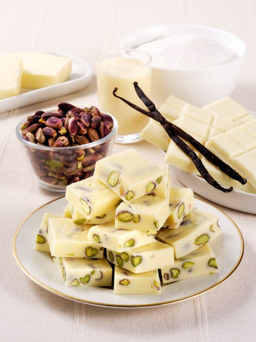 White chocolate chunks with pistachios