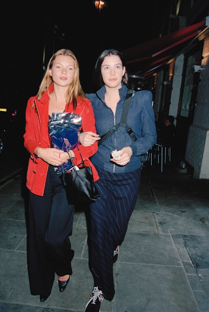 Fashion model Kate Moss walking in London with actress Liv Tyler, 28th April 1998. (Photo by Dave Be...