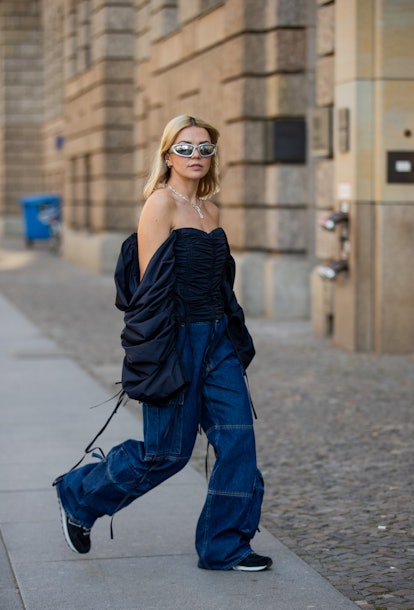 Amelie Stanescu wears denim baggy cargo jeans 