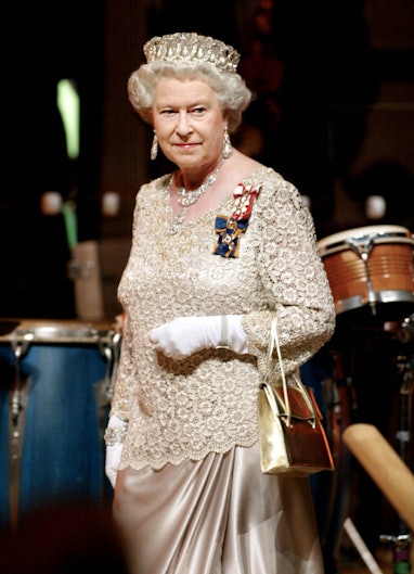 Britain's Queen Elizabeth II arrives for a gala dinner 13 October 2002 in Gatineau, Quebec, Canada. ...
