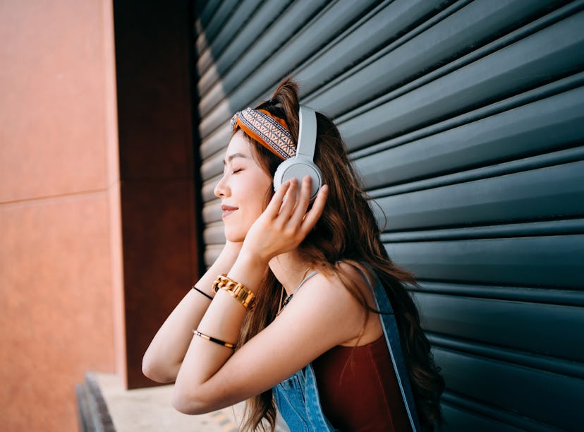 A college student listens to a meditation from Headspace's back-to-school collection.