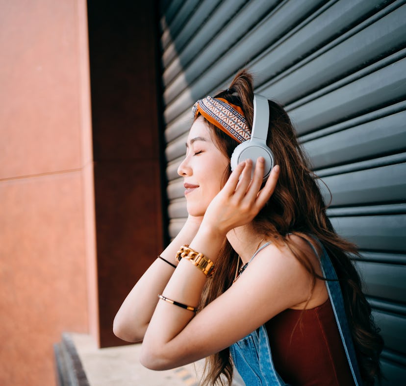 A college student listens to a meditation from Headspace's back-to-school collection.