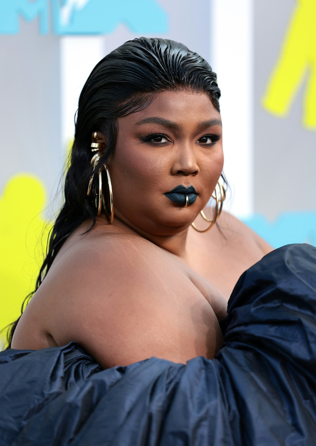Lizzo's slicked back wet look hair one of the best hairstyles on the MTV VMAs 2022 red carpet.