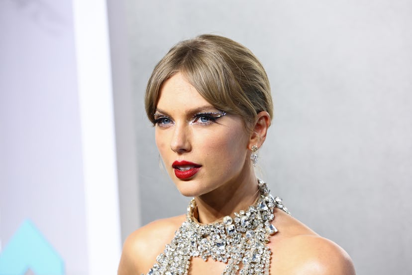 NEWARK, NEW JERSEY - AUGUST 28: Taylor Swift attends the 2022 MTV VMAs at Prudential Center on Augus...