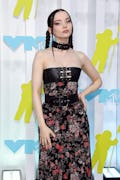 Dove Cameron's 2022 MTV VMAs look is pure '90s punk rock royalty at Prudential Center on August 28, ...
