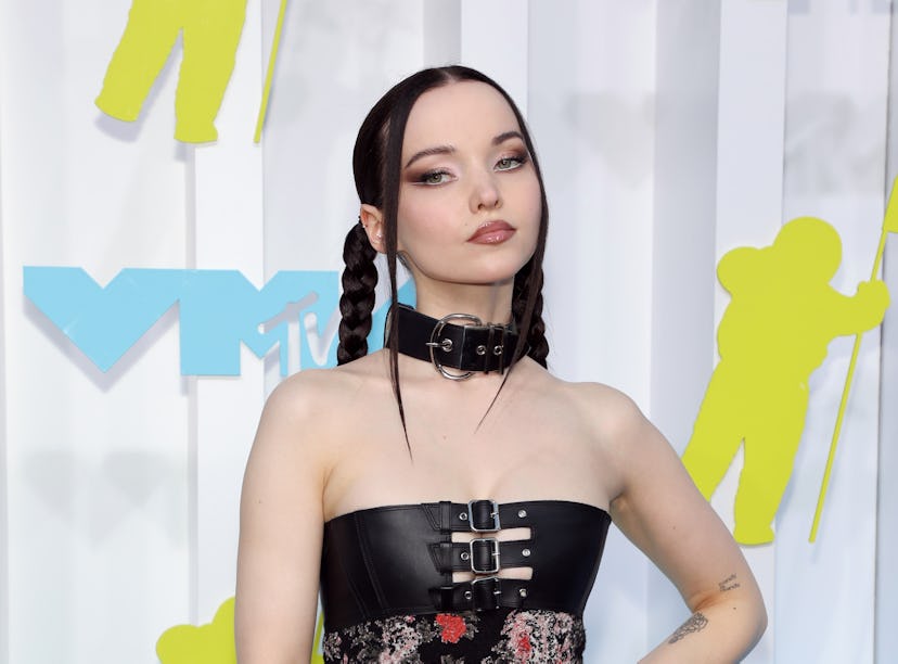 Dove Cameron's 2022 MTV VMAs look is pure '90s punk rock royalty at Prudential Center on August 28, ...
