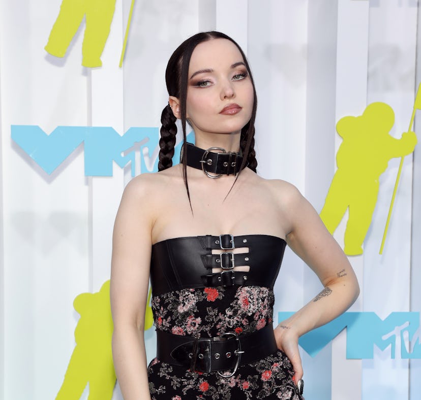Dove Cameron's 2022 MTV VMAs look is pure '90s punk rock royalty at Prudential Center on August 28, ...