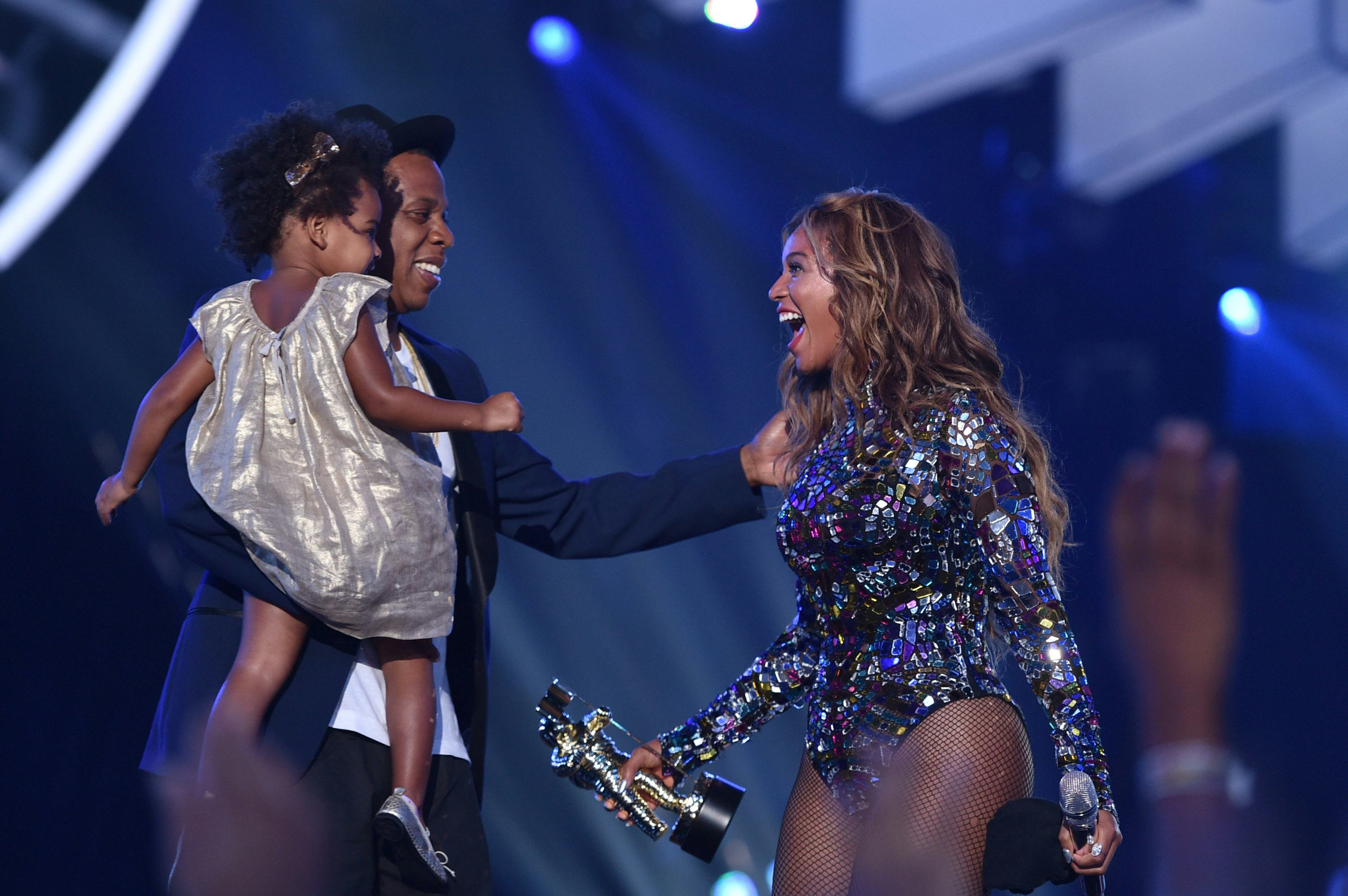 12 Photos Of Beyonce's Best VMAs Moments From 2000 To 2022 ...