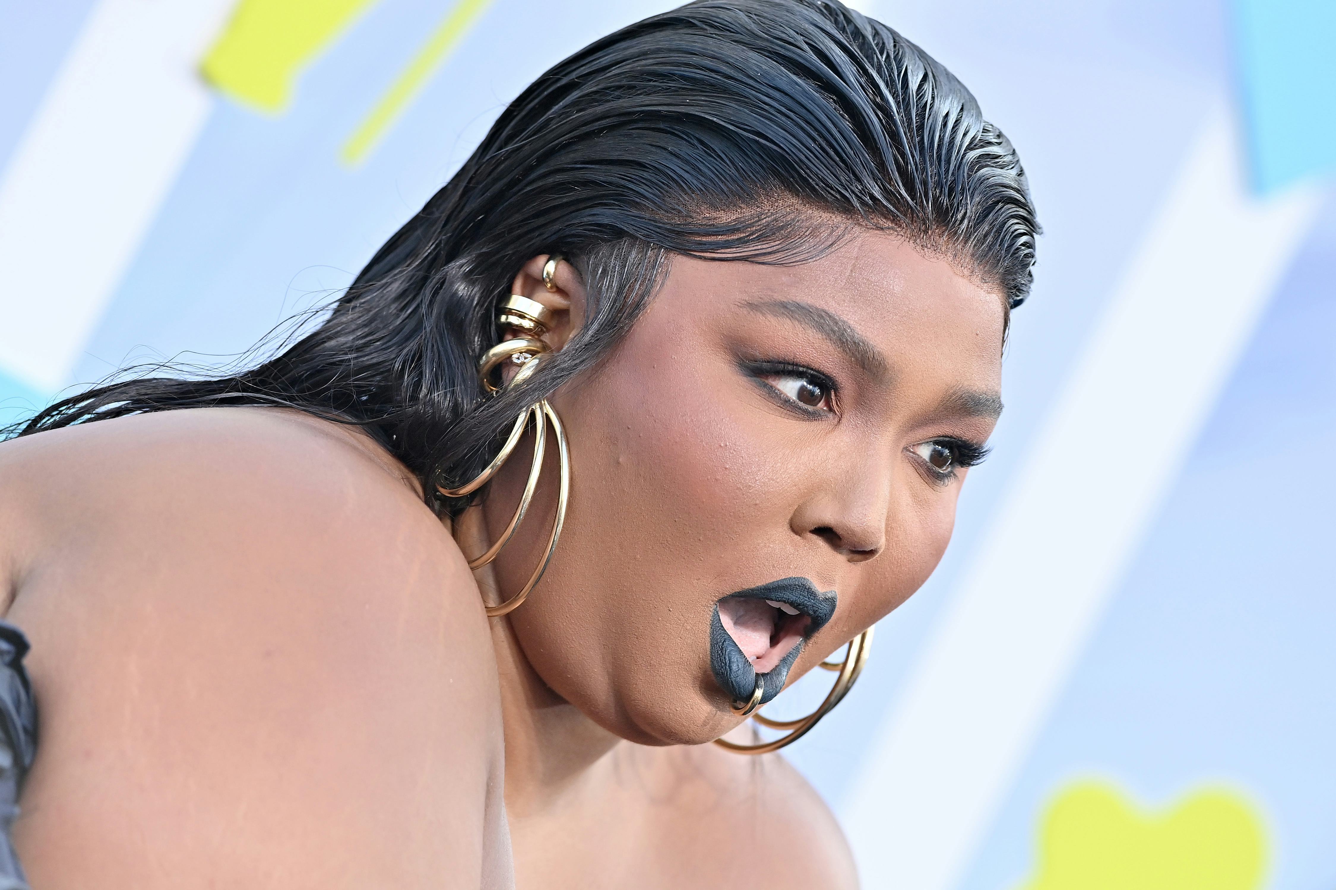 NEWARK, NEW JERSEY - AUGUST 28: Lizzo attends the 2022 MTV Video Music Awards at Prudential Center o...