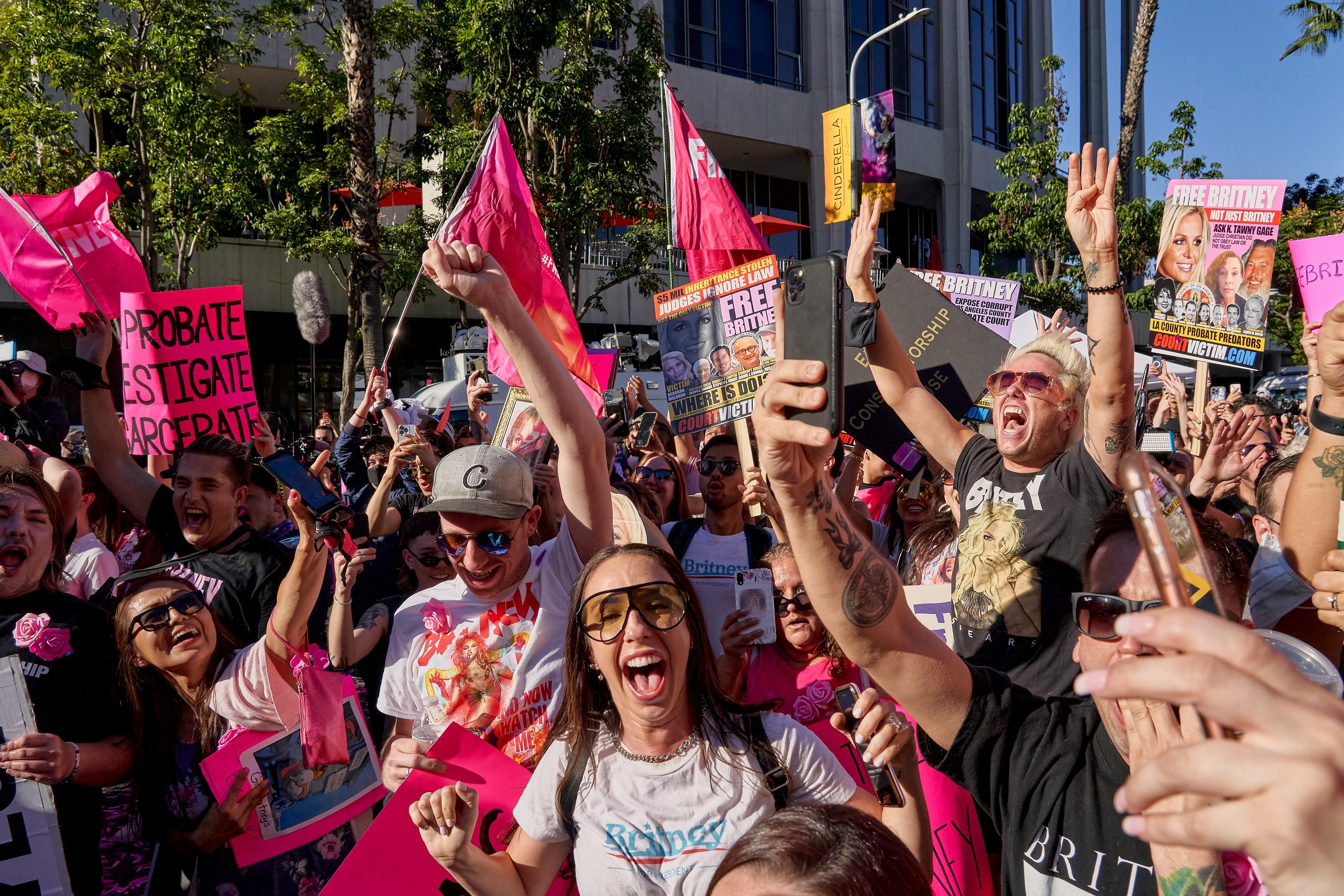 Hundreds of #FreeBritney supporters celebrate in downtown Los Angeles, California after hearing that&hellip;