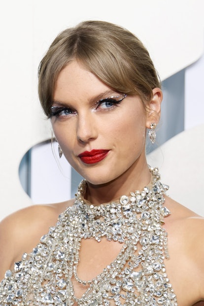 NEWARK, NEW JERSEY - AUGUST 28: Taylor Swift attends the 2022 MTV VMAs at Prudential Center on Augus...