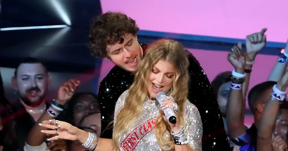 Jack Harlow And Fergie Performed First Class At The 2022 MTV VMAs jack-harlow-and-fergie-performed-first-class-at-the-2022-mtv-vmas