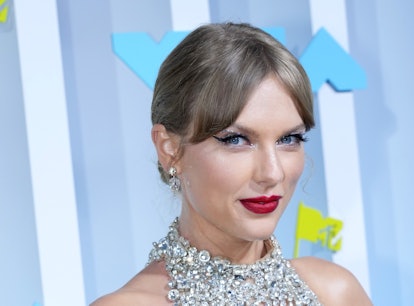 Taylor Swift's 2022 MTV VMAs dress had so many gemstones on August 28, 2022.