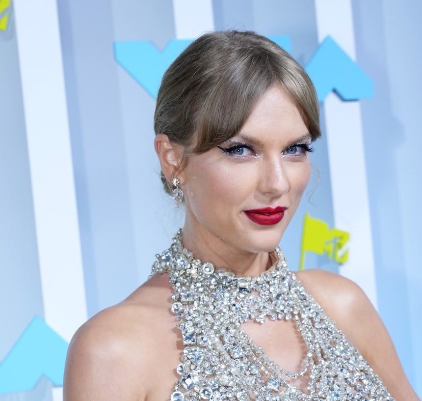 Taylor Swift's 2022 MTV VMAs dress had so many gemstones on August 28, 2022.