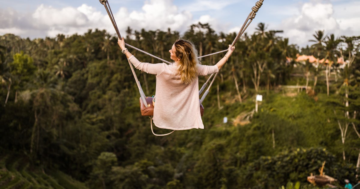 Aquí te contamos dónde viajar solo durante un mes para unas vacaciones en solitario, según los expertos